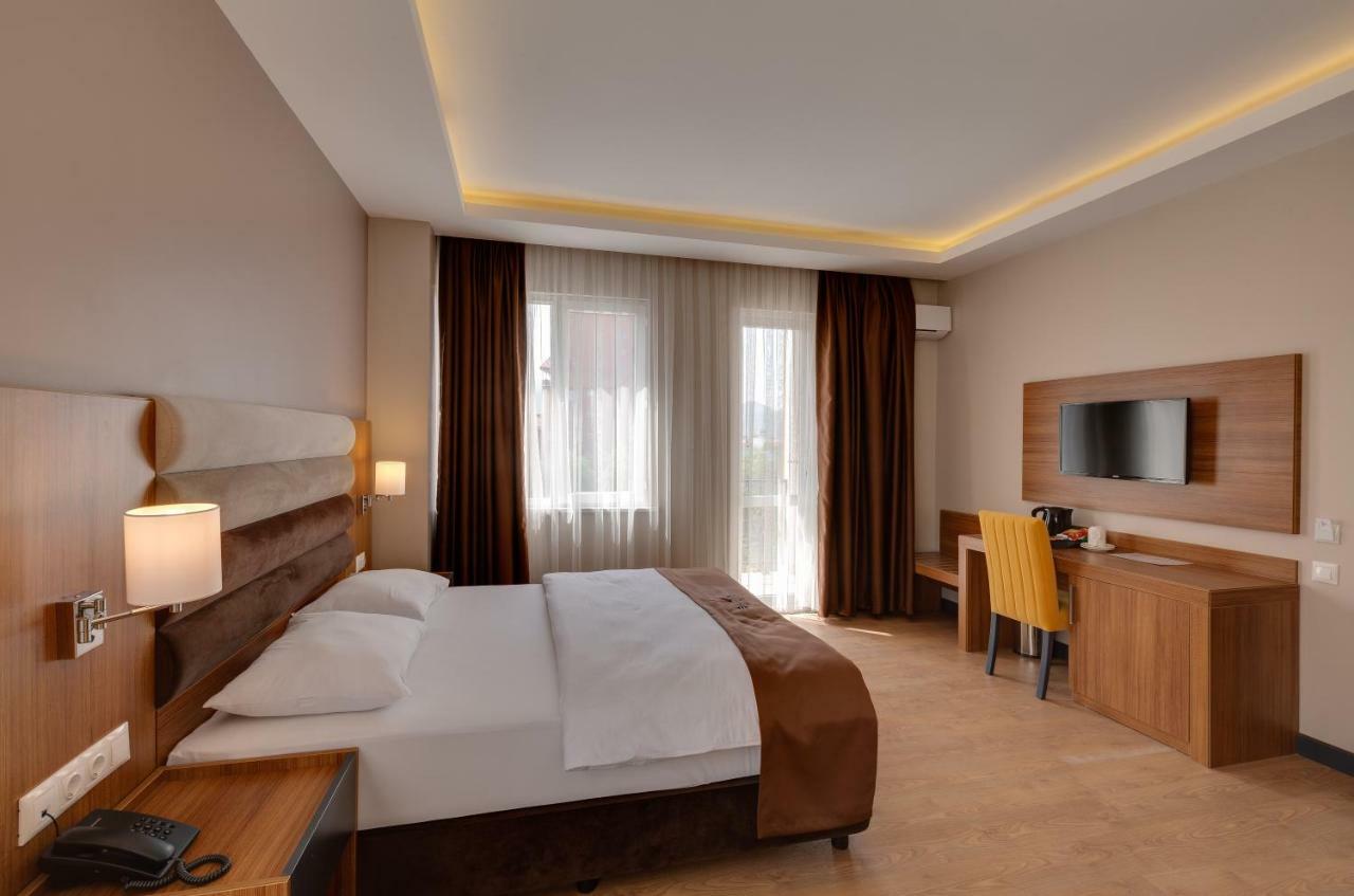 City Hotel บาทูมิ ภายนอก รูปภาพ