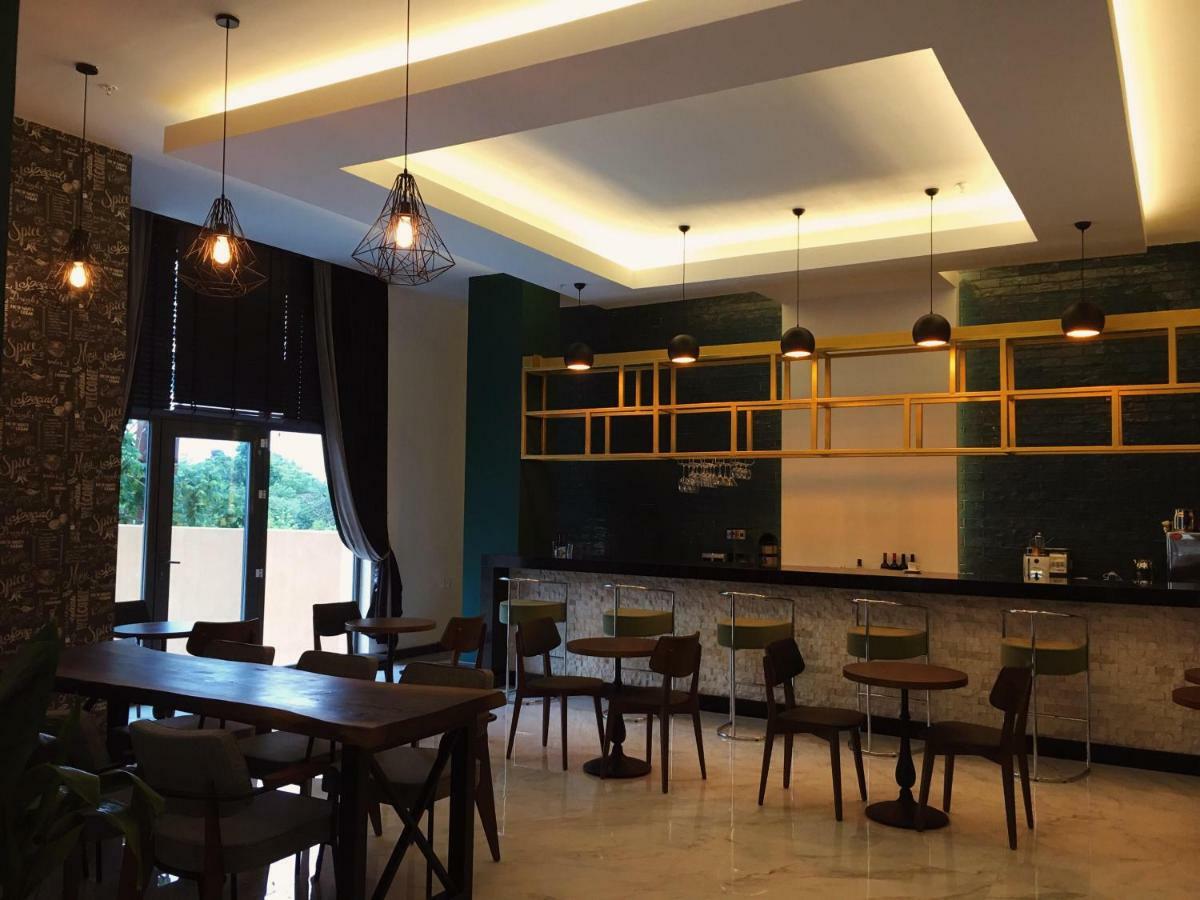 City Hotel บาทูมิ ภายนอก รูปภาพ